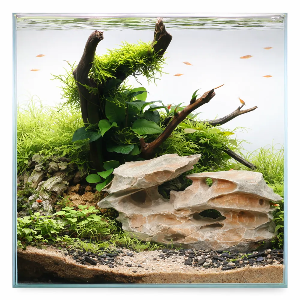 Hobby Sunset Rock 2 (16 × 11 × 10 cm) im Aquarium: rötlich-graue, geschichtete Deko-Felsen in Canyon-Optik mit Pflanzen, Moos, Wurzel und kleinen Fischen – bietet Verstecke und Liegeflächen für Tiere